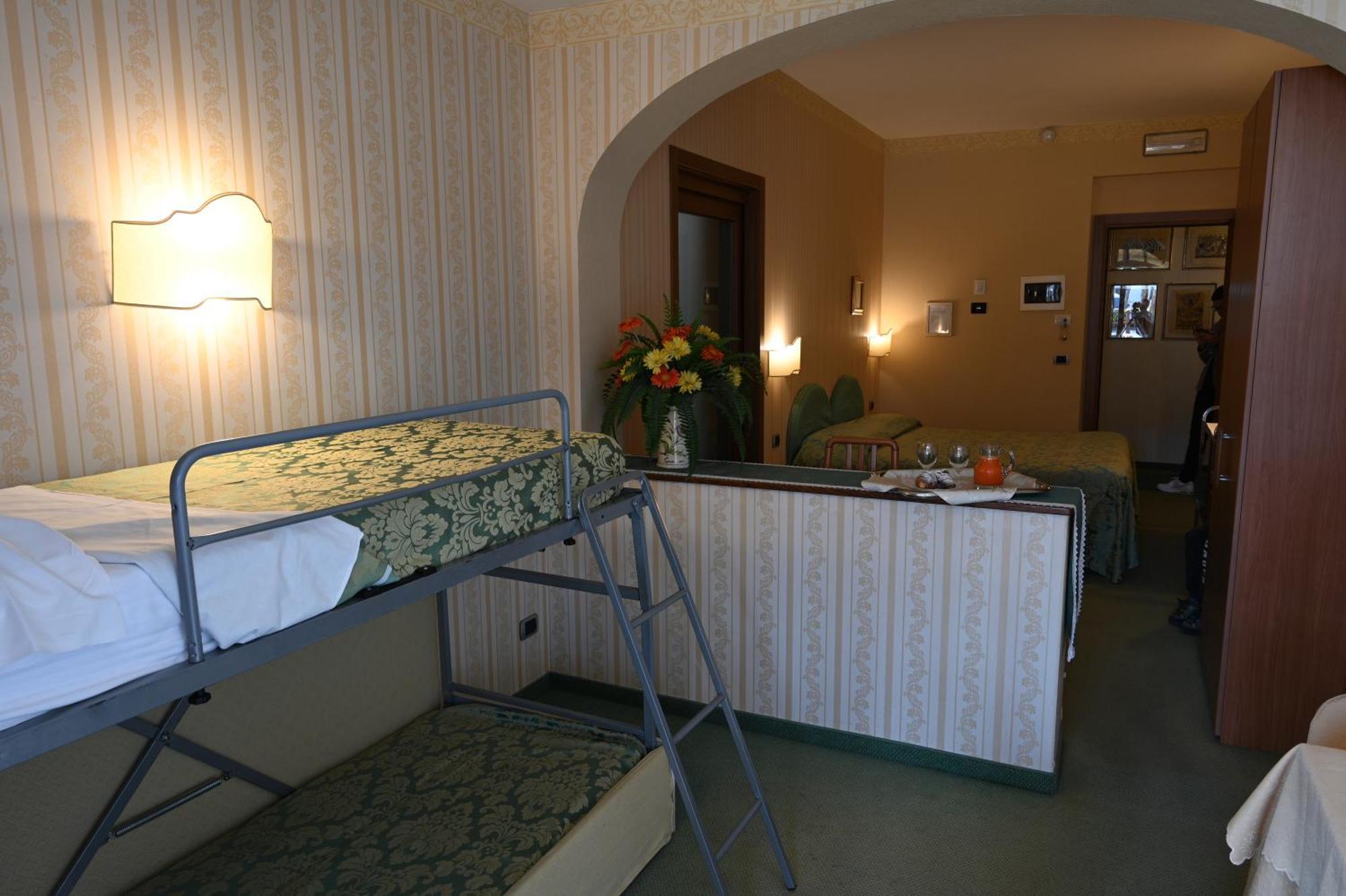 Hotel Ristorante La Lanterna Castelnuovo di Garfagnana Dış mekan fotoğraf