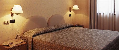 Hotel Ristorante La Lanterna Castelnuovo di Garfagnana Dış mekan fotoğraf